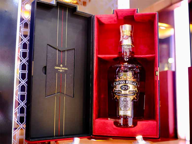 Thưởng Thức Chivas 25 Đúng Cách - Nghệ Thuật Của Sự Tinh Tế
