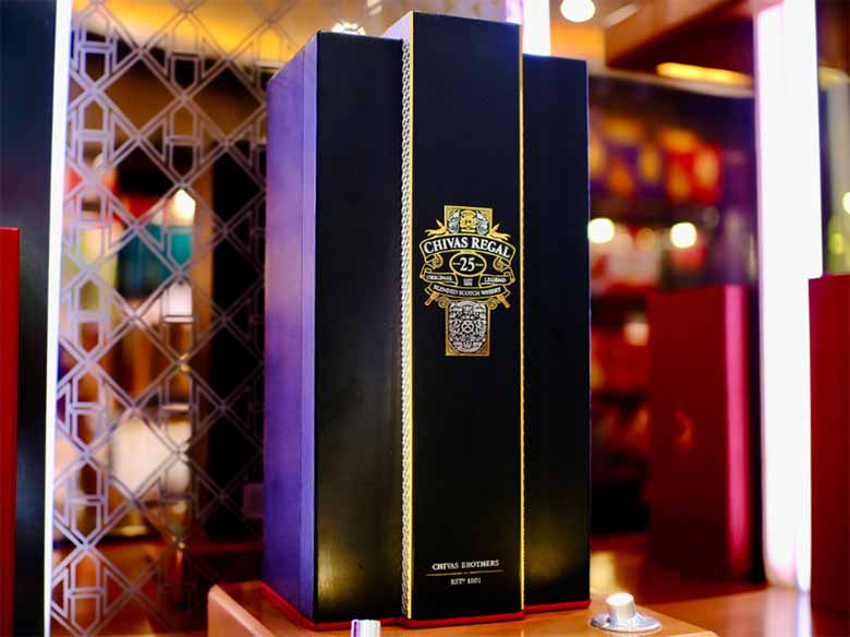Thưởng Thức Chivas 25 Đúng Cách - Nghệ Thuật Của Sự Tinh Tế
